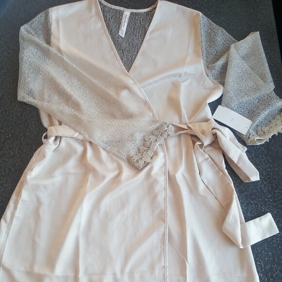 FLORA NIKROOZ ! SHOWSTOPPER WRAP ROBE ( S ) - Picture 5 of 10